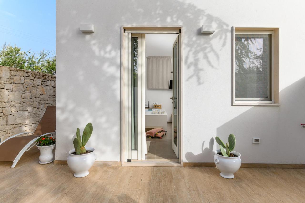 Mandorlocarrubo'S Suite Ostuni Esterno foto