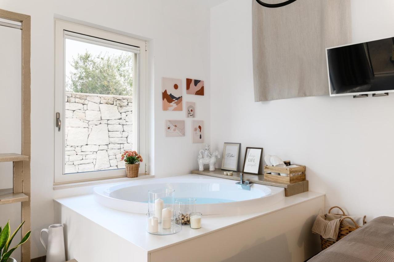 Mandorlocarrubo'S Suite Ostuni Esterno foto