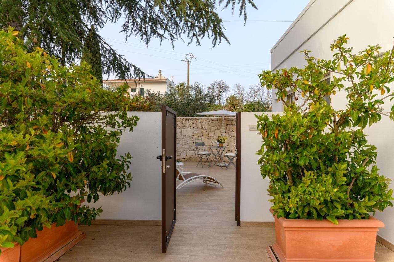 Mandorlocarrubo'S Suite Ostuni Esterno foto