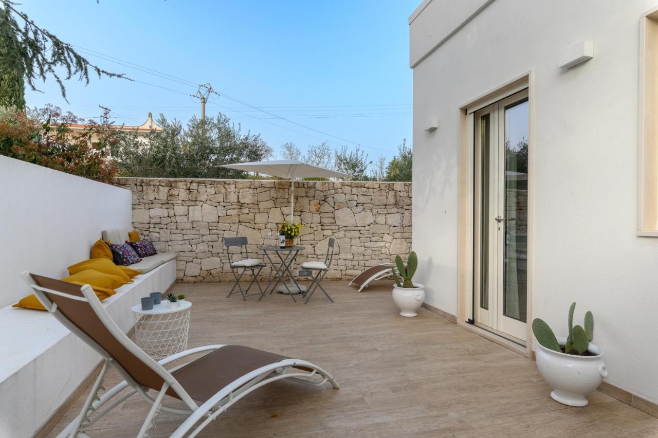Mandorlocarrubo'S Suite Ostuni Esterno foto