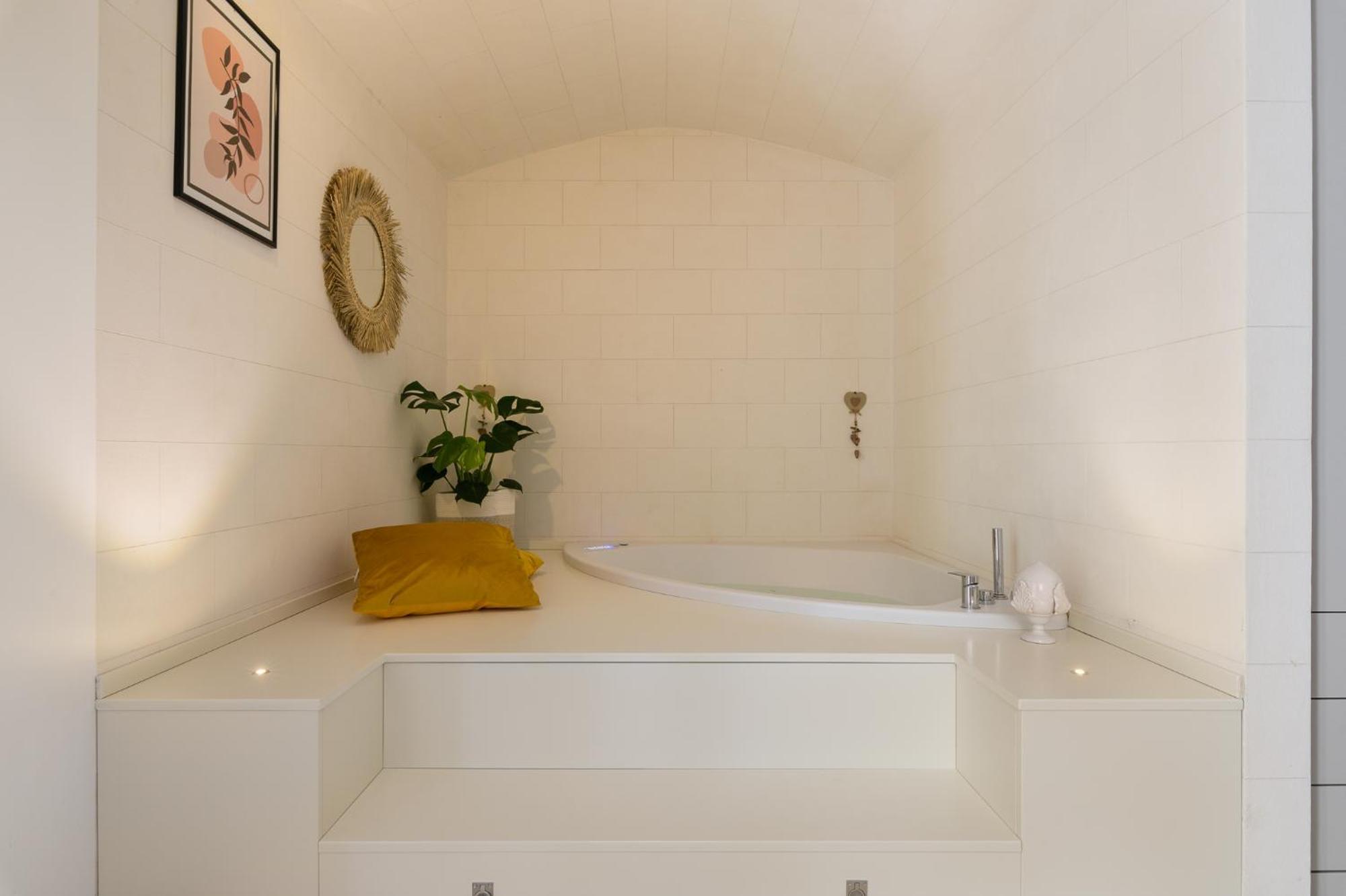 Mandorlocarrubo'S Suite Ostuni Esterno foto