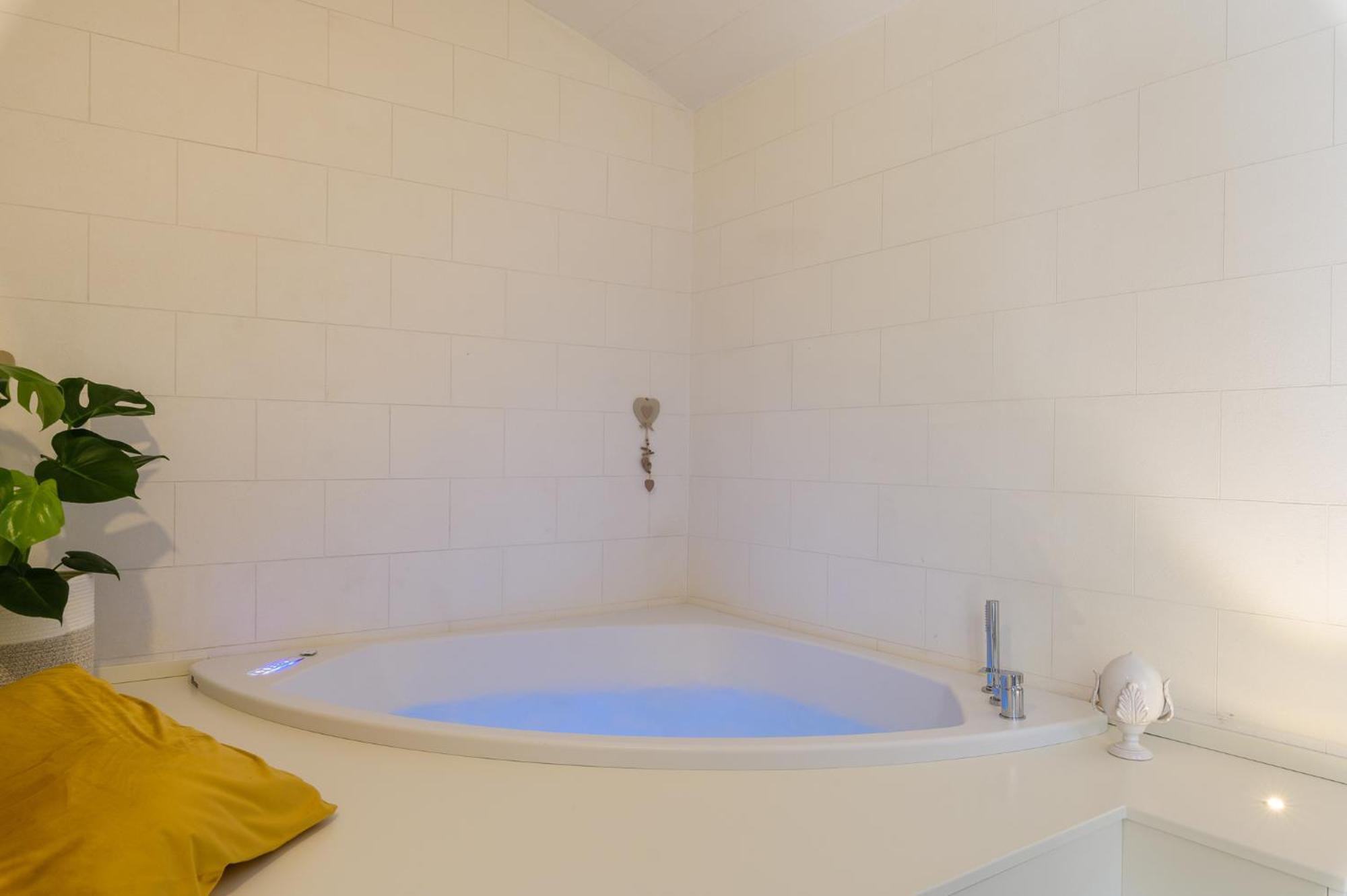 Mandorlocarrubo'S Suite Ostuni Esterno foto