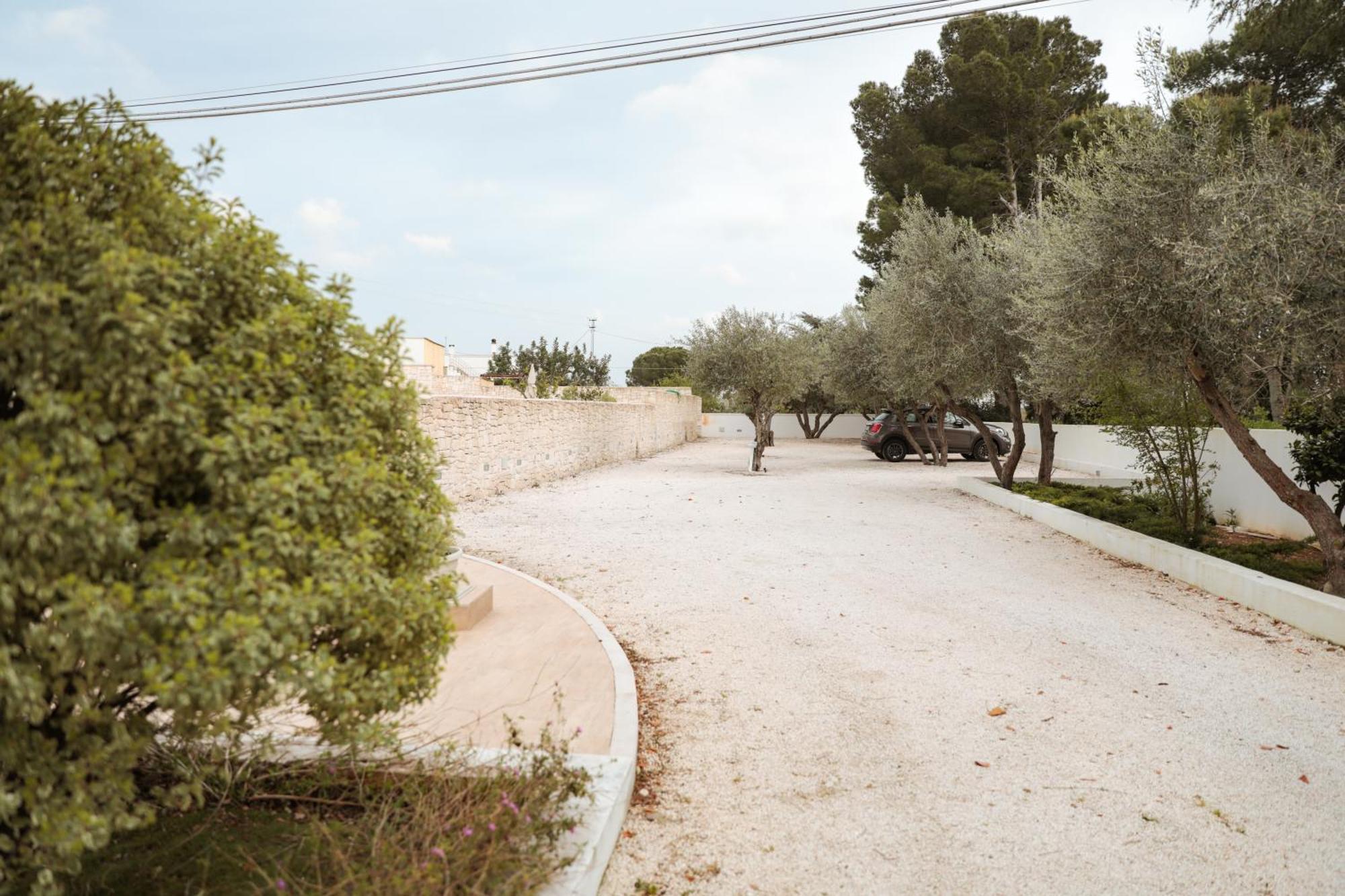 Mandorlocarrubo'S Suite Ostuni Esterno foto
