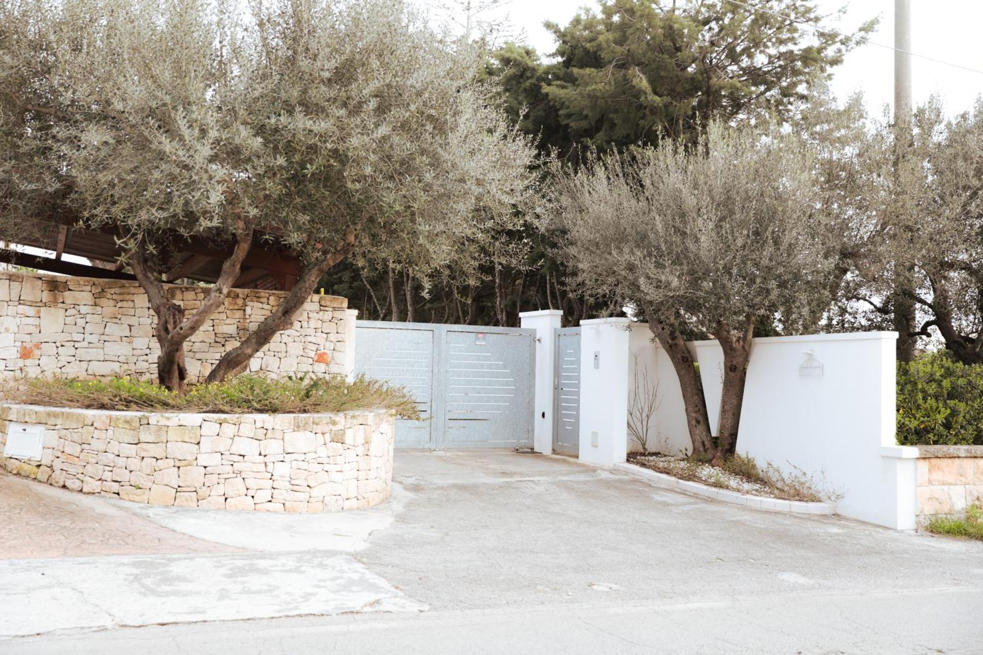 Mandorlocarrubo'S Suite Ostuni Esterno foto