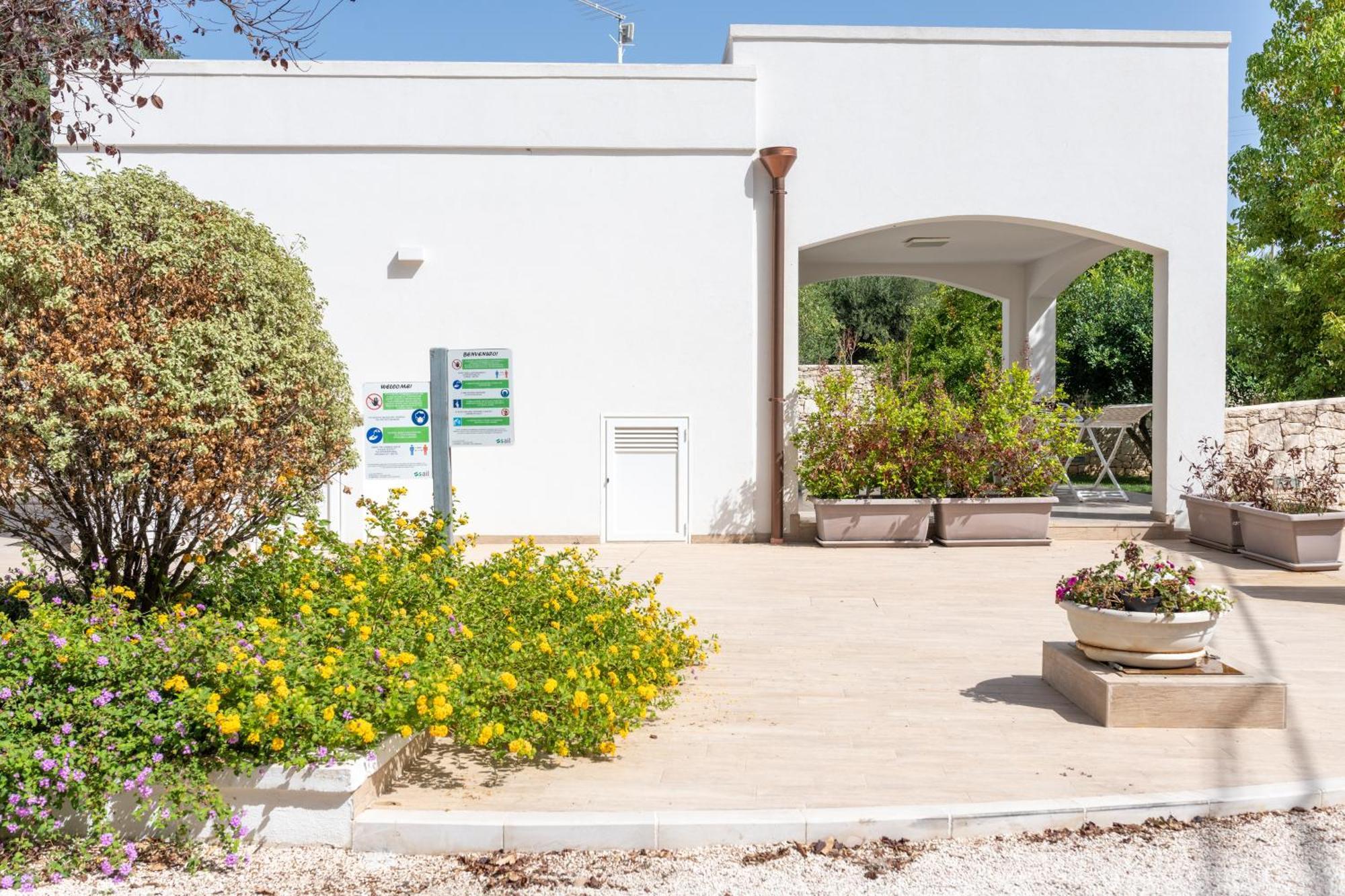 Mandorlocarrubo'S Suite Ostuni Esterno foto