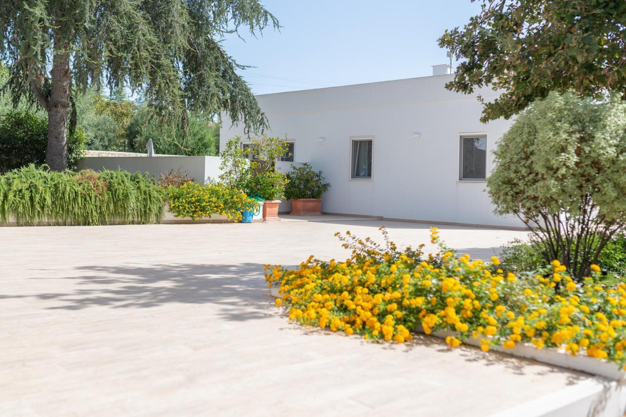 Mandorlocarrubo'S Suite Ostuni Esterno foto