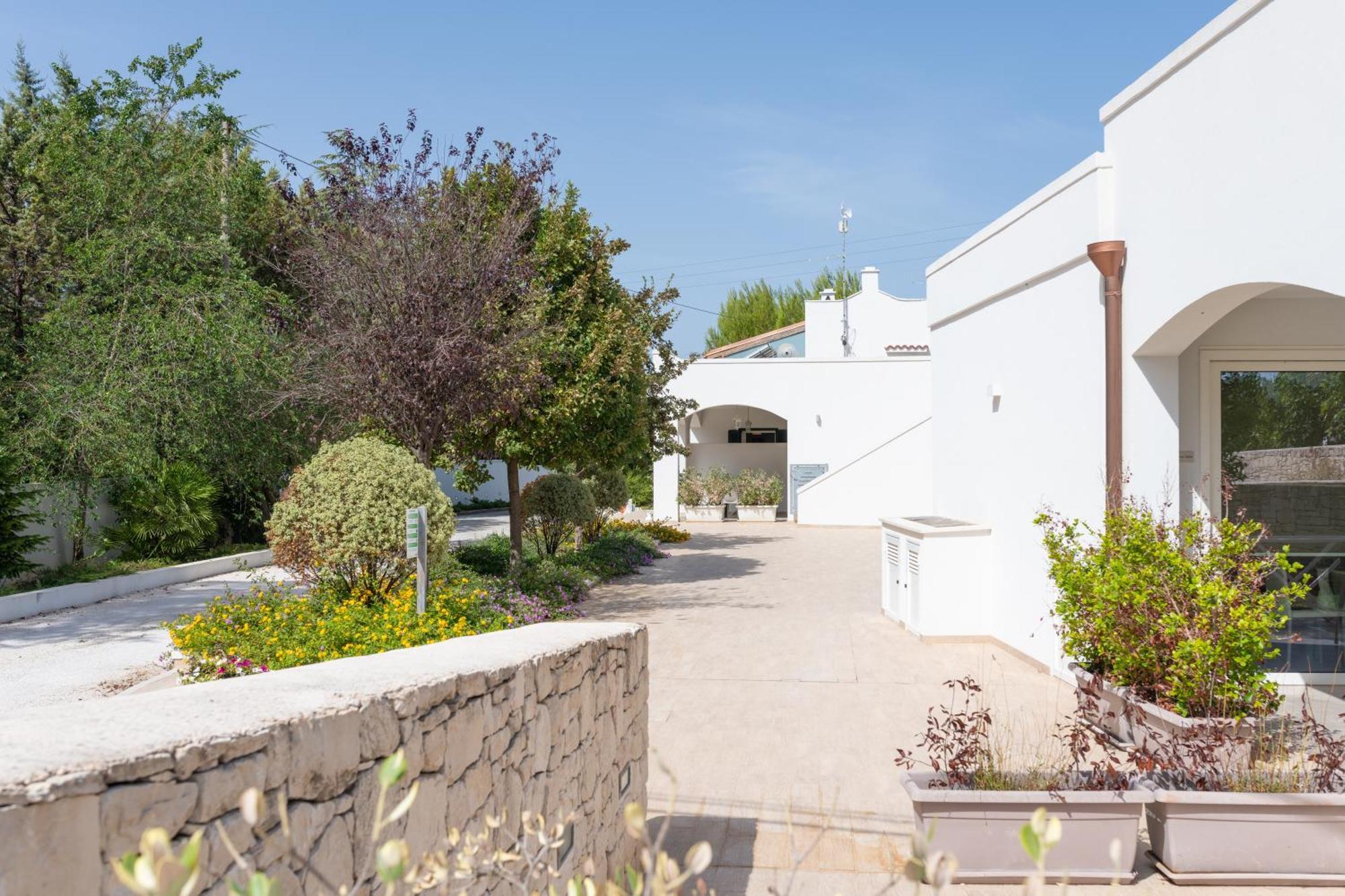 Mandorlocarrubo'S Suite Ostuni Esterno foto
